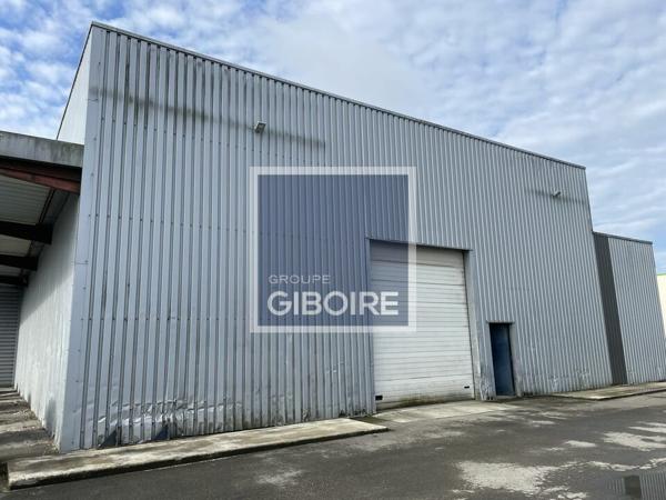 Local d'activites 350 m² à louer PACE (réf : 35.3632)