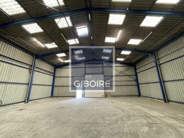 Local d'activites 350 m² à louer PACE (réf : 35.3632)