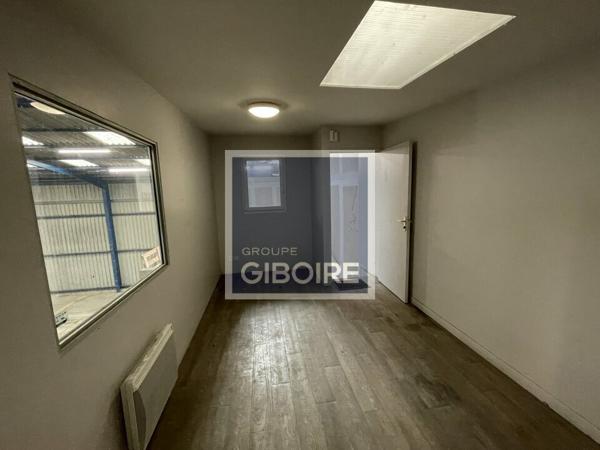 Local d'activites 350 m² à louer PACE (réf : 35.3632)