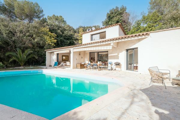 Roquefort-les-Pins (06330) VILLA ENSOLEILLÉE AVEC PISCINE - 150 M²