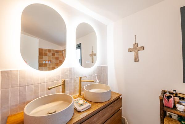 Roquefort-les-Pins (06330) VILLA ENSOLEILLÉE AVEC PISCINE - 150 M²