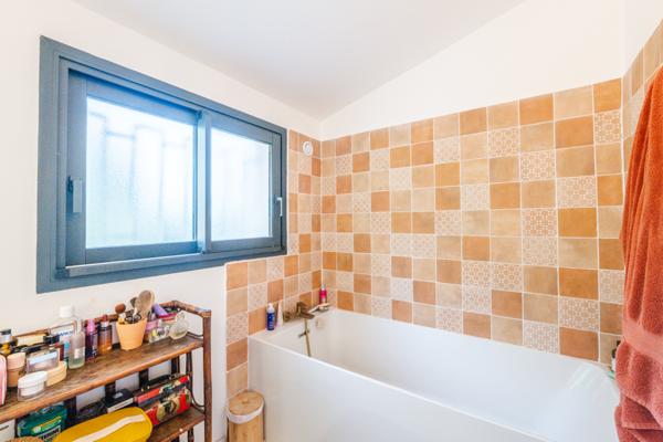 Roquefort-les-Pins (06330) VILLA ENSOLEILLÉE AVEC PISCINE - 150 M²