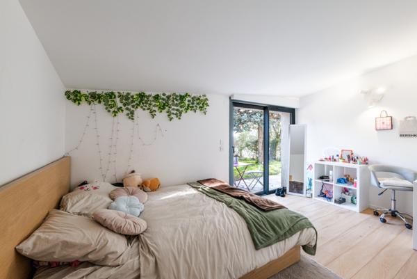 Roquefort-les-Pins (06330) VILLA ENSOLEILLÉE AVEC PISCINE - 150 M²