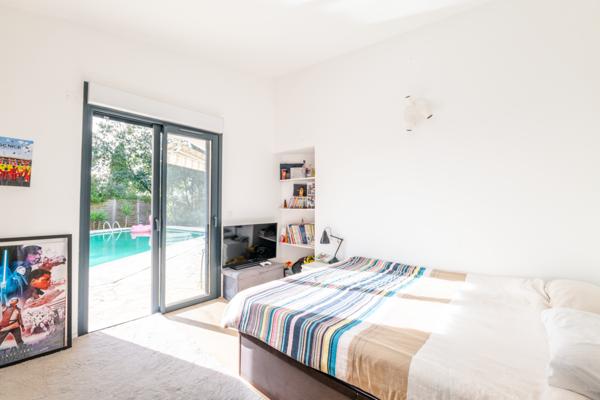 Roquefort-les-Pins (06330) VILLA ENSOLEILLÉE AVEC PISCINE - 150 M²