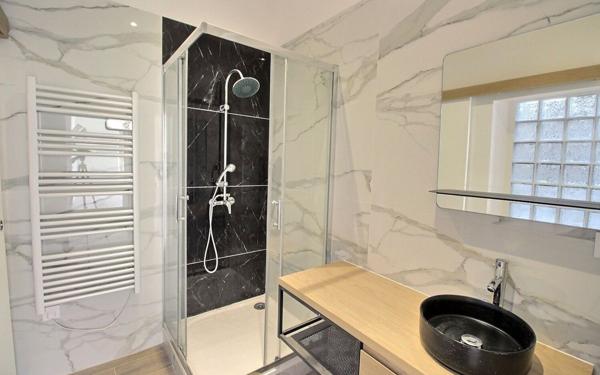 Appartement à vendre    3 pièces • 78,84 m2 Marseille 12