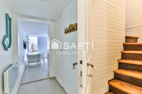 Maison de ville complètement rénovée et très bien située en ville d’été!