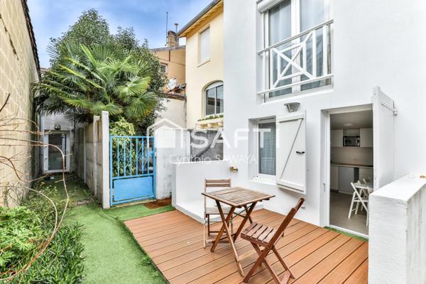 Maison de ville complètement rénovée et très bien située en ville d’été!