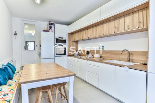 Maison de ville complètement rénovée et très bien située en ville d’été!