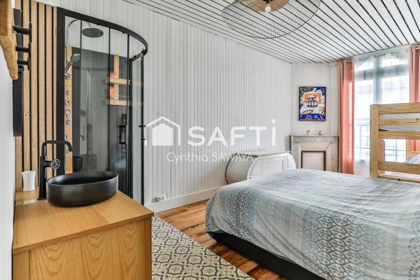 Maison de ville complètement rénovée et très bien située en ville d’été!