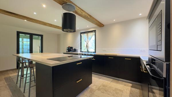 Charme et authenticité : superbe ferme rénovée avec grand terrain