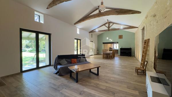 Charme et authenticité : superbe ferme rénovée avec grand terrain