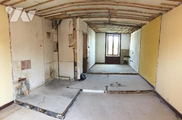 Investisseurs immeuble à Saint-Etienne secteur Le Soleil 6 lots (4 en plateaux et 2 rénovés) 240 m2