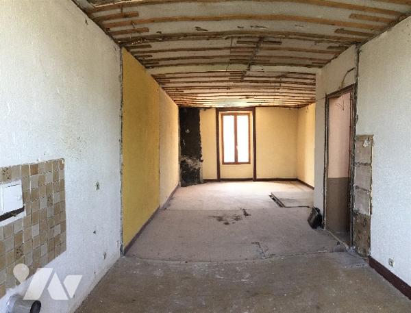 Investisseurs immeuble à Saint-Etienne secteur Le Soleil 6 lots (4 en plateaux et 2 rénovés) 240 m2