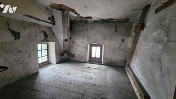 Maison mitoyenne avec local à rénover entièrement