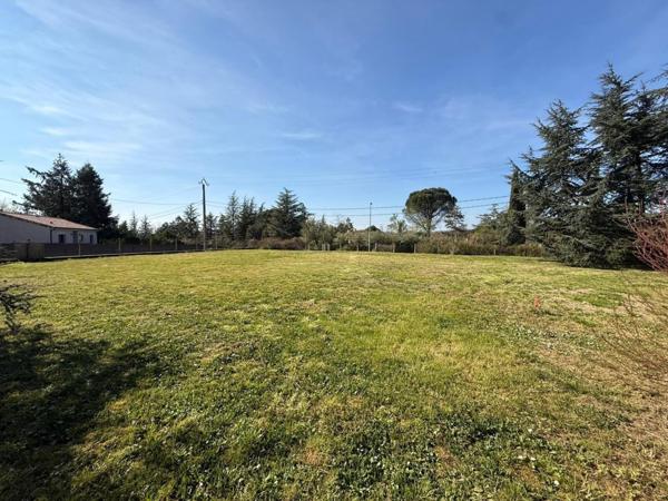 Terrain à bâtir, calme, clôturé et arboré
