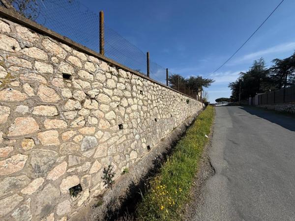Terrain à bâtir, calme, clôturé et arboré