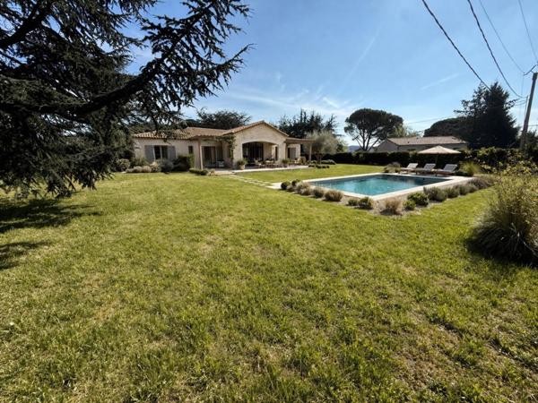 Terrain à bâtir, calme, clôturé et arboré