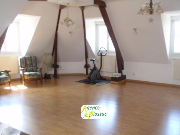 GRAND APPARTEMENT  au 3ème  avec ascenseur ...