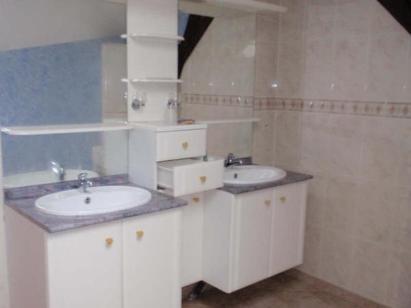 GRAND APPARTEMENT  au 3ème  avec ascenseur ...