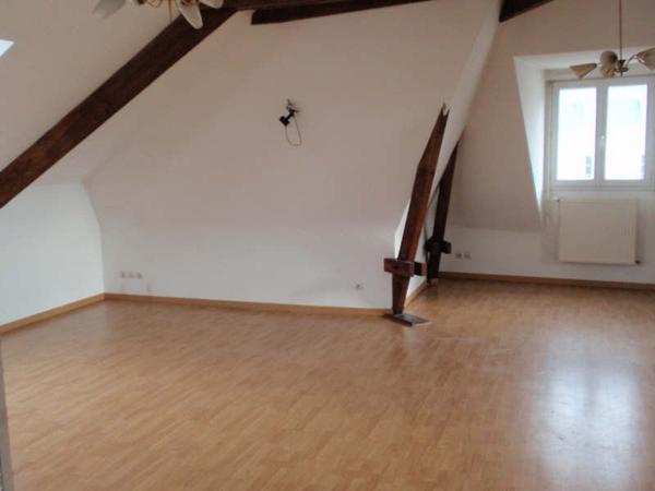 GRAND APPARTEMENT  au 3ème  avec ascenseur ...
