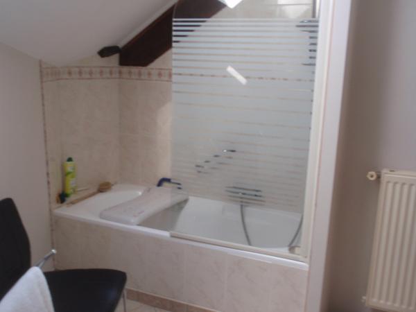 GRAND APPARTEMENT  au 3ème  avec ascenseur ...