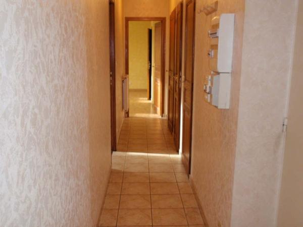 GRAND APPARTEMENT  au 3ème  avec ascenseur ...