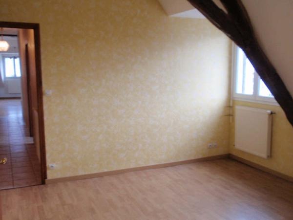 GRAND APPARTEMENT  au 3ème  avec ascenseur ...