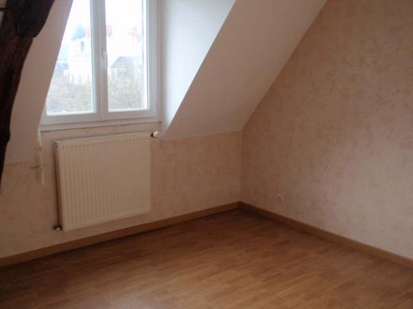 GRAND APPARTEMENT  au 3ème  avec ascenseur ...