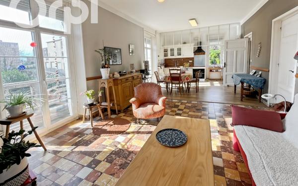 Maison à vendre    7 pièces • 193 m2 Aubenas