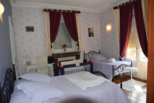 Dpt Aube (10), à vendre ESTISSAC maison P11