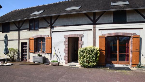 Dpt Aube (10), à vendre ESTISSAC maison P11