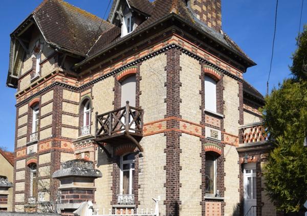 Dpt Aube (10), à vendre ESTISSAC maison P11