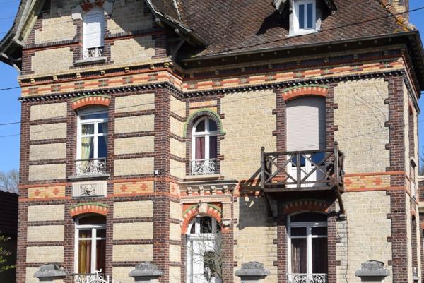 Dpt Aube (10), à vendre ESTISSAC maison P11