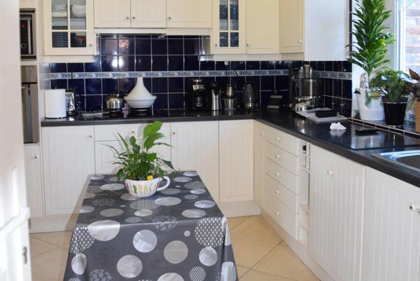 Dpt Aube (10), à vendre ESTISSAC maison P11