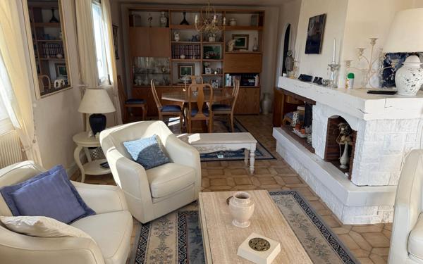 Maison à vendre    5 pièces •  Magné