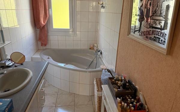 Maison à vendre    5 pièces •  Magné