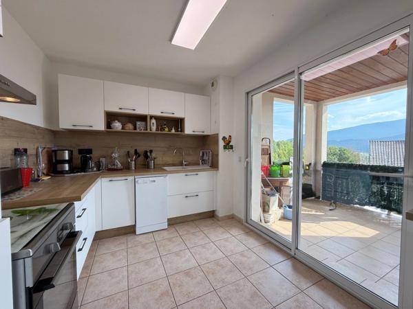 Appartement à vendre 3 pièces terrasse et grand garage (05)