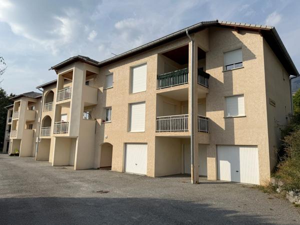 Appartement à vendre 3 pièces terrasse et grand garage (05)