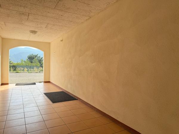 Appartement à vendre 3 pièces terrasse et grand garage (05)