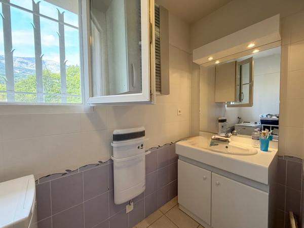 Appartement à vendre 3 pièces terrasse et grand garage (05)