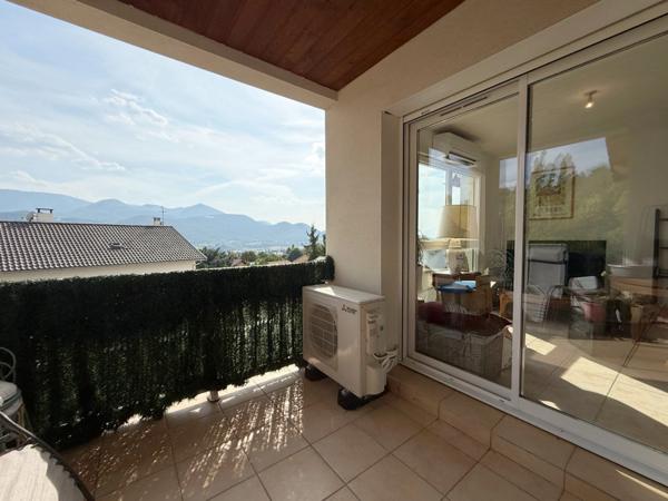 Appartement à vendre 3 pièces terrasse et grand garage (05)