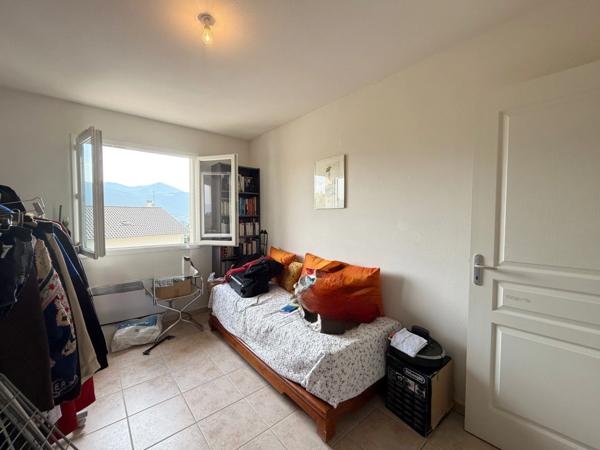 Appartement à vendre 3 pièces terrasse et grand garage (05)