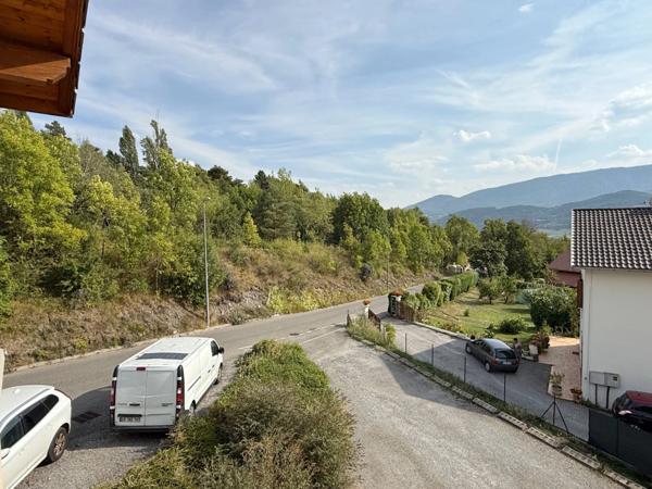 Appartement à vendre 3 pièces terrasse et grand garage (05)