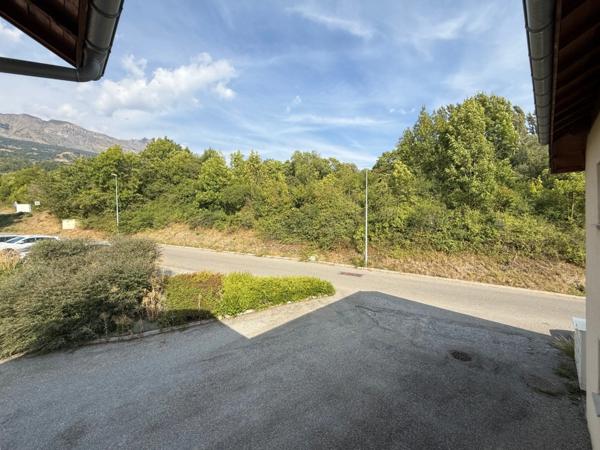 Appartement à vendre 3 pièces terrasse et grand garage (05)