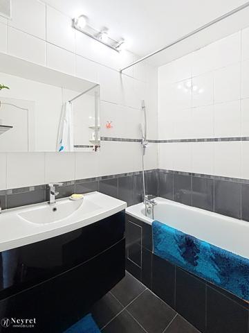 OULLINS - IDÉAL INVESTISSEURS ET PRIMO ACCÉDANT - T3 69 m2 avec balcon et cave à 5 min du métro B