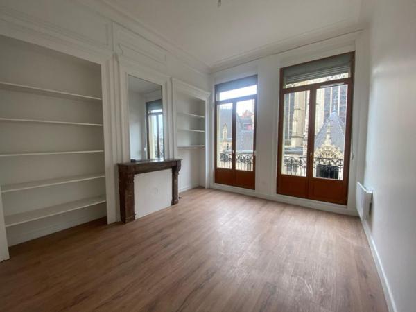 A LOUER : T3 à LILLE • Rue Parvis Saint-Maurice - Gare lille flandres • 1 070 € CC • Réf. G596-1