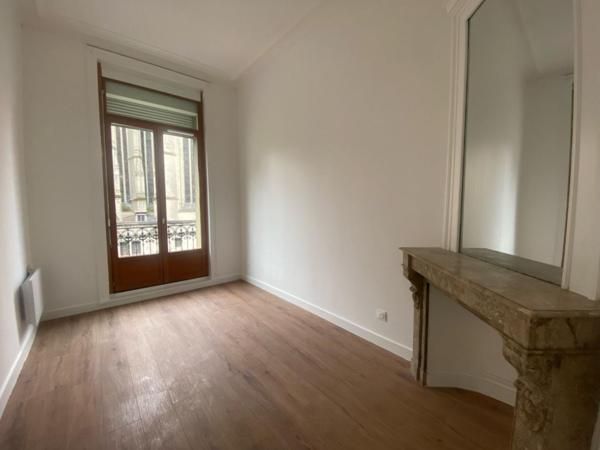 A LOUER : T3 à LILLE • Rue Parvis Saint-Maurice - Gare lille flandres • 1 070 € CC • Réf. G596-1
