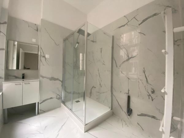 A LOUER : T3 à LILLE • Rue Parvis Saint-Maurice - Gare lille flandres • 1 070 € CC • Réf. G596-1