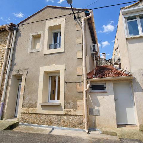 CHATEAURENARD -  - QUARTIER ANCIEN - MAISON DE CARACTERE A LOUER AVEC LOCAL A VELO - RENOVEE - 2 CHAMBRES