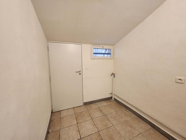 CHATEAURENARD -  - QUARTIER ANCIEN - MAISON DE CARACTERE A LOUER AVEC LOCAL A VELO - RENOVEE - 2 CHAMBRES